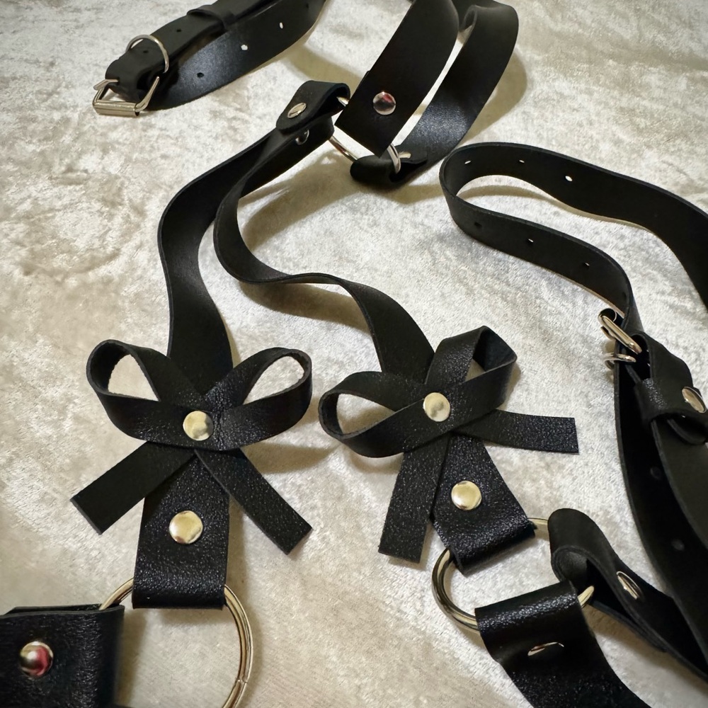 Sexy Black Garter with Bows & Wristlettes (Faux Leather)